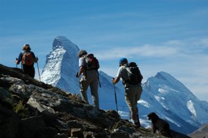 Tscher Hhenweg mit dem Matterhorn im Hintergrund